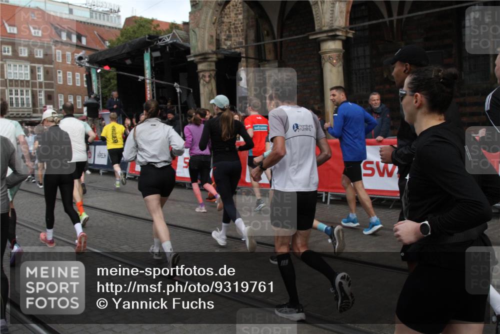 05.10.2025 - 20. swb-Marathon Bremen Yannick Fuchs http://msf.ph/oto/9319761 05.10.2025 11:38:36 Ziel  meine-sportfotos.de