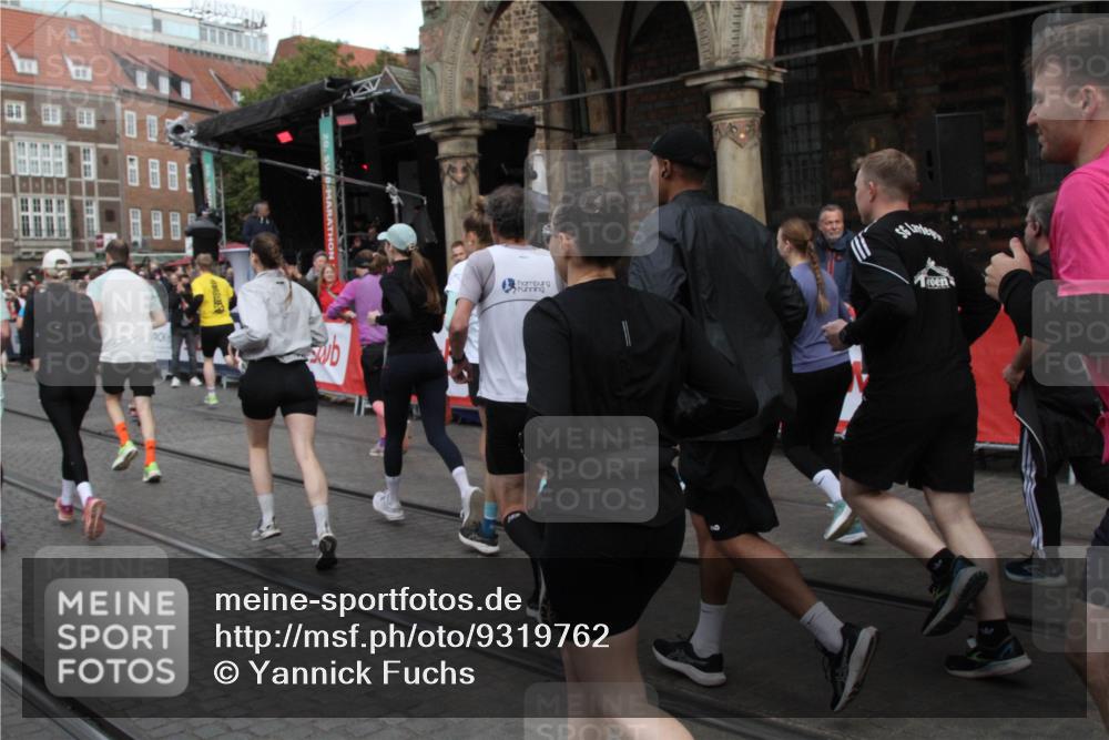 05.10.2025 - 20. swb-Marathon Bremen Yannick Fuchs http://msf.ph/oto/9319762 05.10.2025 11:38:36 Ziel  meine-sportfotos.de