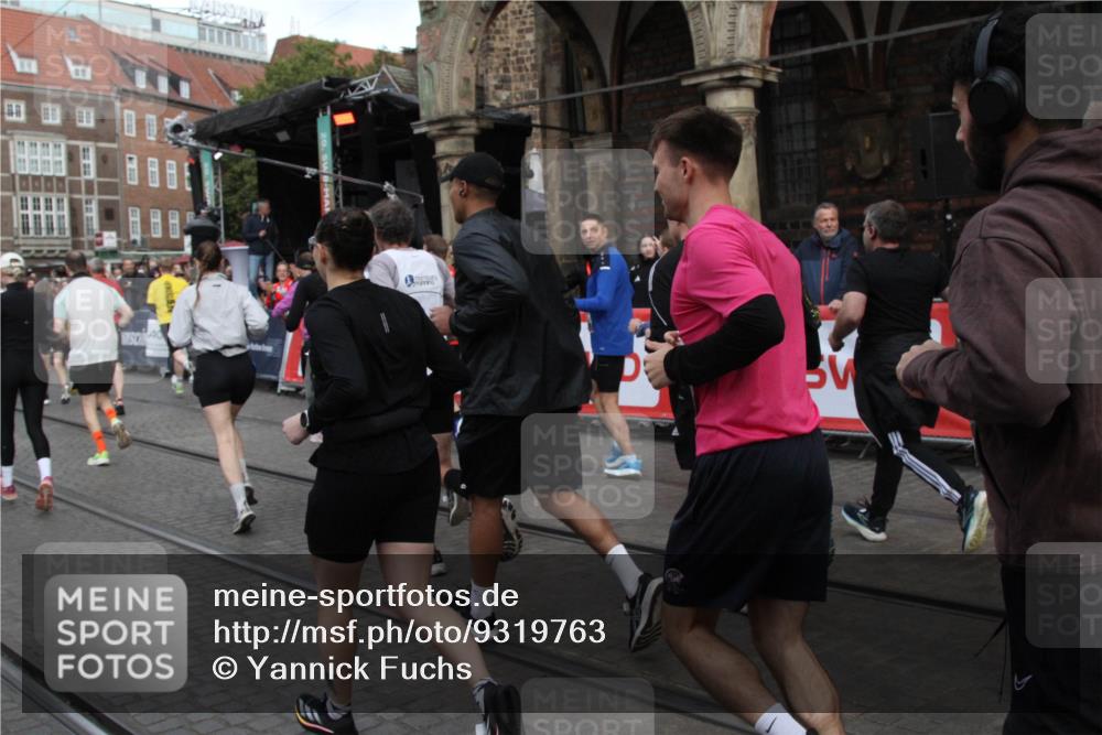 05.10.2025 - 20. swb-Marathon Bremen Yannick Fuchs http://msf.ph/oto/9319763 05.10.2025 11:38:37 Ziel  meine-sportfotos.de