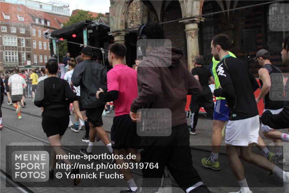 05.10.2025 - 20. swb-Marathon Bremen Yannick Fuchs http://msf.ph/oto/9319764 05.10.2025 11:38:37 Ziel  meine-sportfotos.de