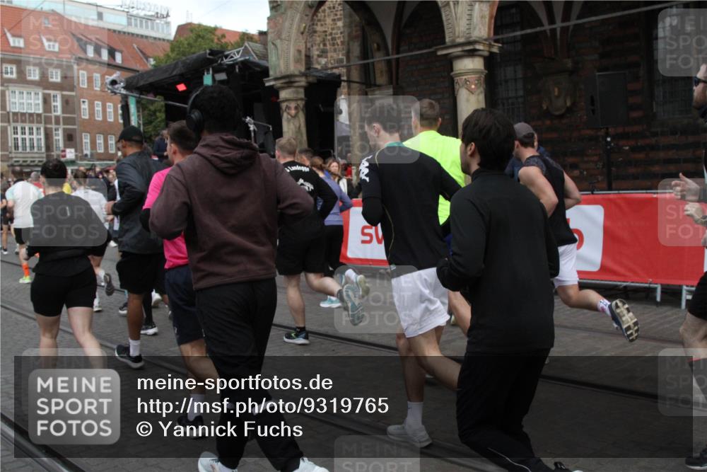 05.10.2025 - 20. swb-Marathon Bremen Yannick Fuchs http://msf.ph/oto/9319765 05.10.2025 11:38:37 Ziel  meine-sportfotos.de