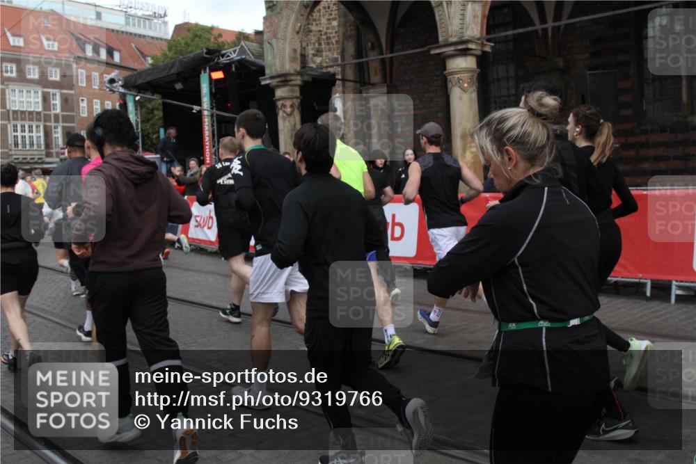 05.10.2025 - 20. swb-Marathon Bremen Yannick Fuchs http://msf.ph/oto/9319766 05.10.2025 11:38:38 Ziel  meine-sportfotos.de