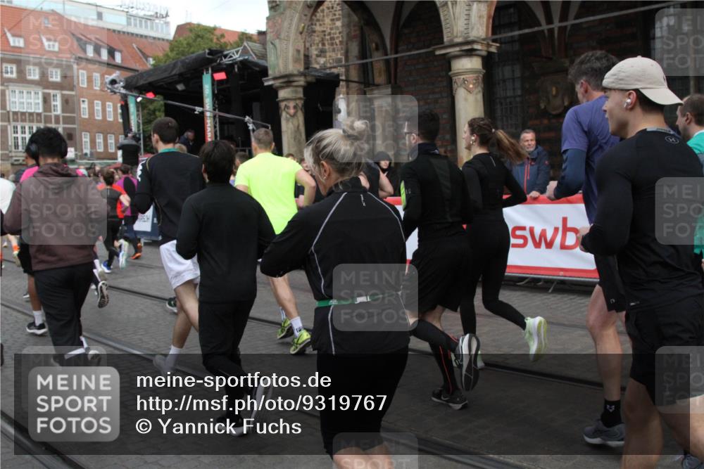 05.10.2025 - 20. swb-Marathon Bremen Yannick Fuchs http://msf.ph/oto/9319767 05.10.2025 11:38:38 Ziel  meine-sportfotos.de