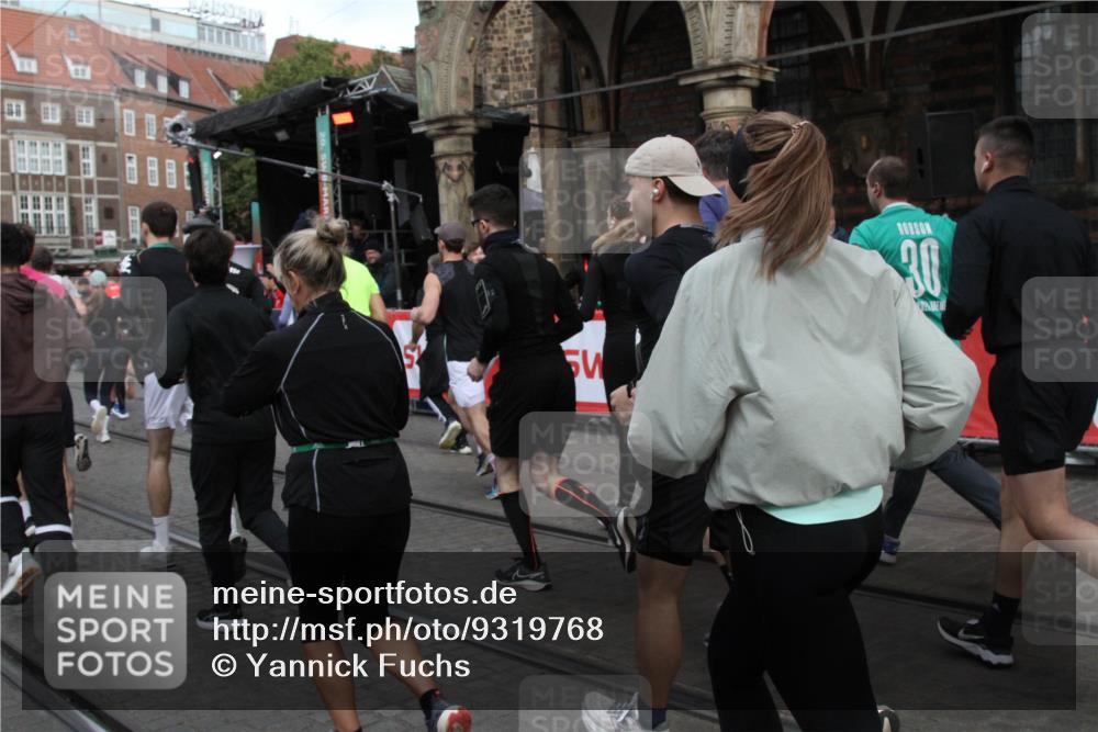 05.10.2025 - 20. swb-Marathon Bremen Yannick Fuchs http://msf.ph/oto/9319768 05.10.2025 11:38:38 Ziel  meine-sportfotos.de
