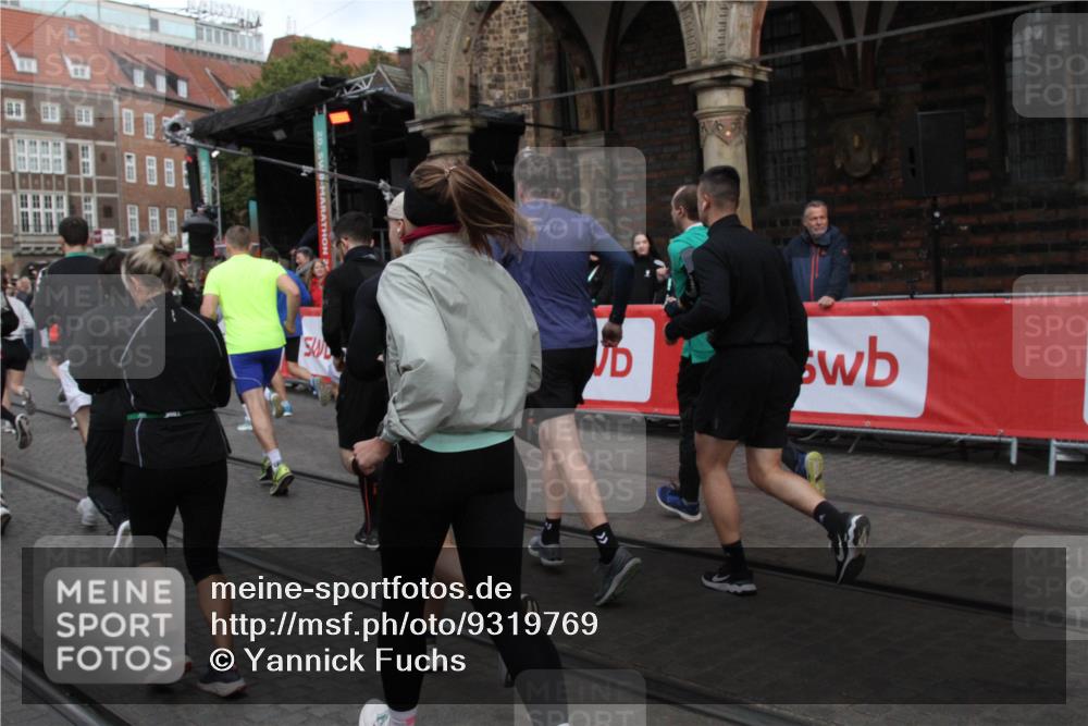 05.10.2025 - 20. swb-Marathon Bremen Yannick Fuchs http://msf.ph/oto/9319769 05.10.2025 11:38:39 Ziel  meine-sportfotos.de
