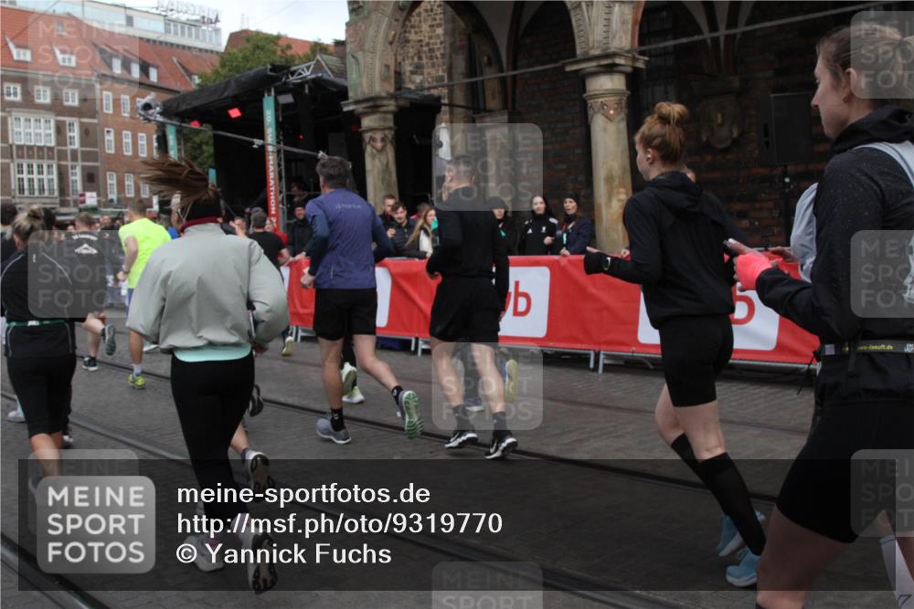 05.10.2025 - 20. swb-Marathon Bremen Yannick Fuchs http://msf.ph/oto/9319770 05.10.2025 11:38:39 Ziel  meine-sportfotos.de