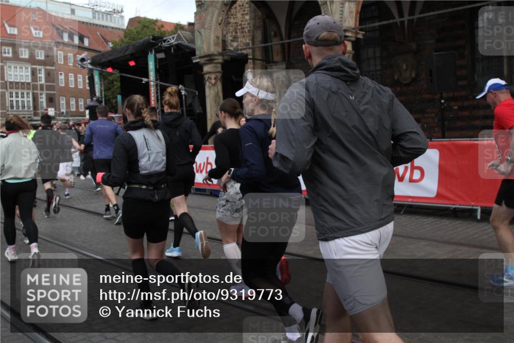 05.10.2025 - 20. swb-Marathon Bremen Yannick Fuchs http://msf.ph/oto/9319773 05.10.2025 11:38:40 Ziel  meine-sportfotos.de