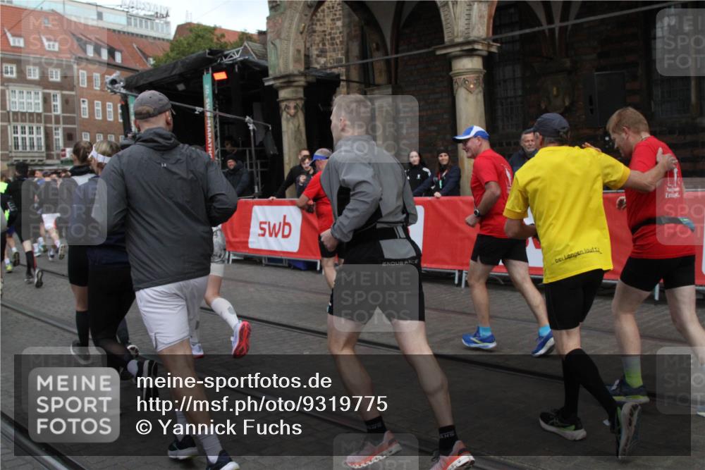 05.10.2025 - 20. swb-Marathon Bremen Yannick Fuchs http://msf.ph/oto/9319775 05.10.2025 11:38:41 Ziel  meine-sportfotos.de