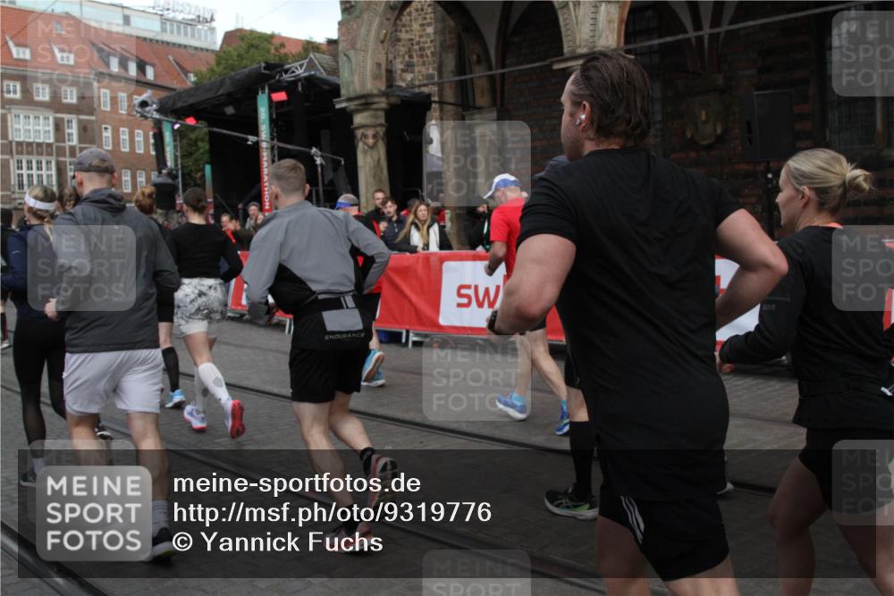 05.10.2025 - 20. swb-Marathon Bremen Yannick Fuchs http://msf.ph/oto/9319776 05.10.2025 11:38:41 Ziel  meine-sportfotos.de
