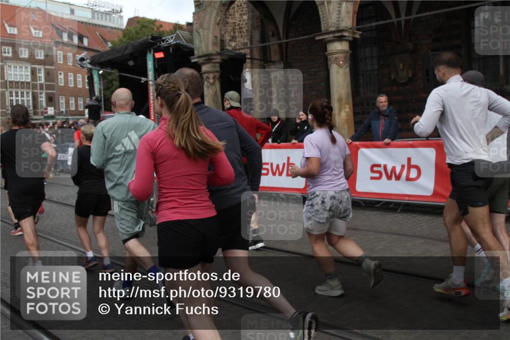 05.10.2025 - 20. swb-Marathon Bremen Yannick Fuchs http://msf.ph/oto/9319780 05.10.2025 11:38:43 Ziel  meine-sportfotos.de