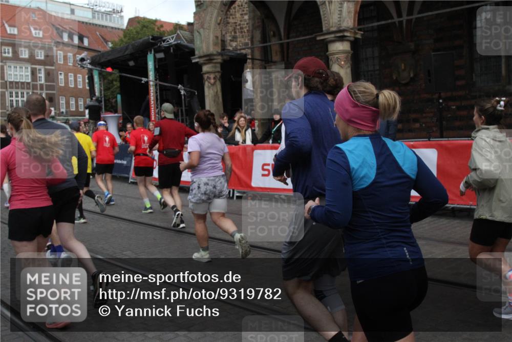 05.10.2025 - 20. swb-Marathon Bremen Yannick Fuchs http://msf.ph/oto/9319782 05.10.2025 11:38:43 Ziel  meine-sportfotos.de