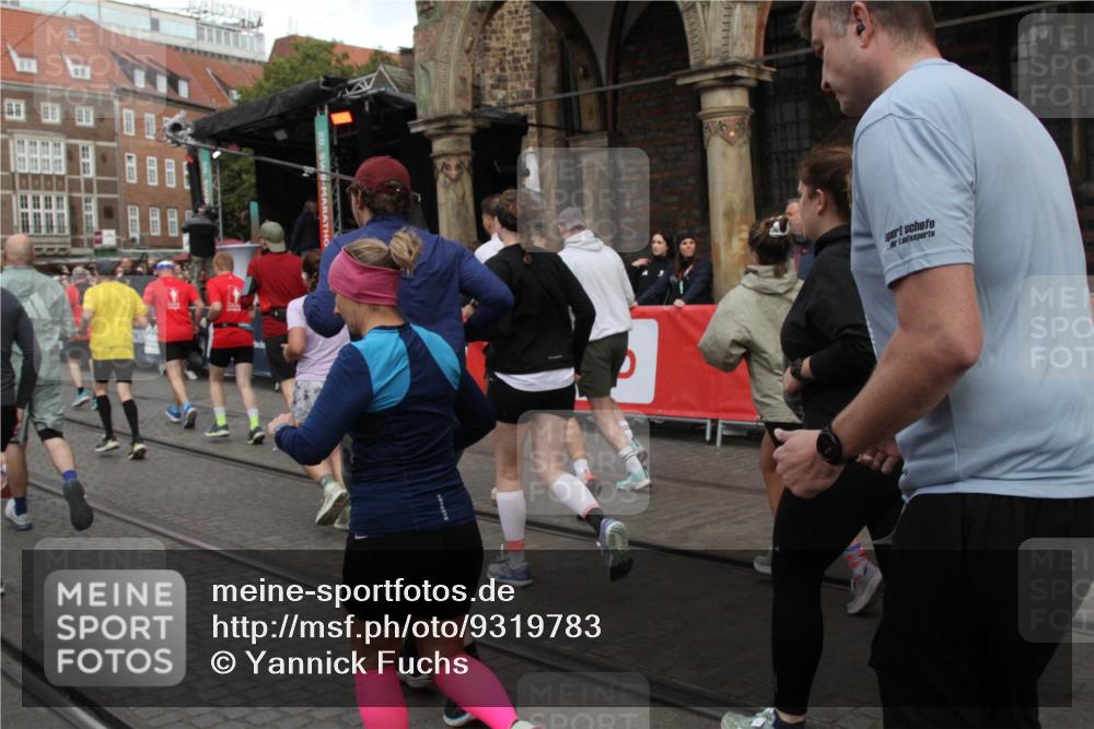 05.10.2025 - 20. swb-Marathon Bremen Yannick Fuchs http://msf.ph/oto/9319783 05.10.2025 11:38:44 Ziel  meine-sportfotos.de