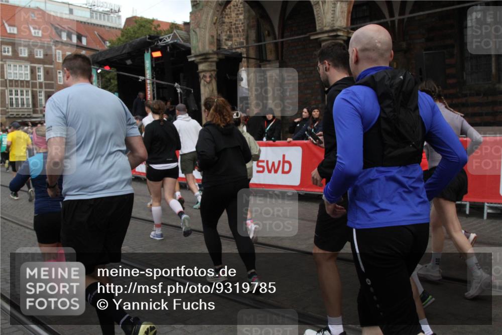 05.10.2025 - 20. swb-Marathon Bremen Yannick Fuchs http://msf.ph/oto/9319785 05.10.2025 11:38:45 Ziel  meine-sportfotos.de