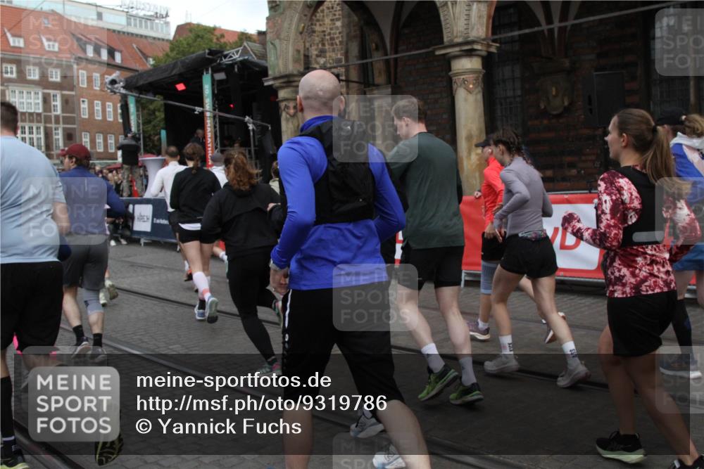 05.10.2025 - 20. swb-Marathon Bremen Yannick Fuchs http://msf.ph/oto/9319786 05.10.2025 11:38:45 Ziel  meine-sportfotos.de