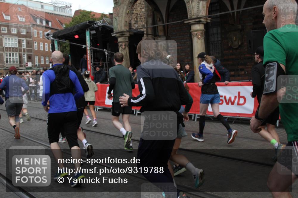 05.10.2025 - 20. swb-Marathon Bremen Yannick Fuchs http://msf.ph/oto/9319788 05.10.2025 11:38:46 Ziel  meine-sportfotos.de