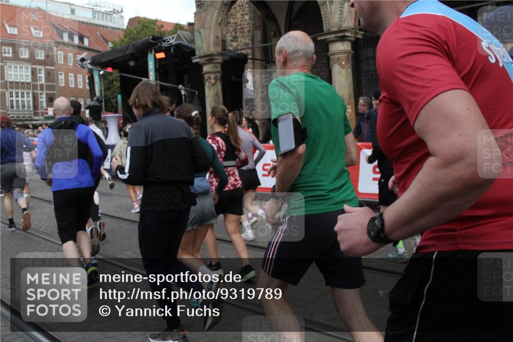 05.10.2025 - 20. swb-Marathon Bremen Yannick Fuchs http://msf.ph/oto/9319789 05.10.2025 11:38:46 Ziel  meine-sportfotos.de