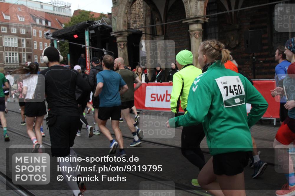 05.10.2025 - 20. swb-Marathon Bremen Yannick Fuchs http://msf.ph/oto/9319795 05.10.2025 11:38:48 Ziel  meine-sportfotos.de