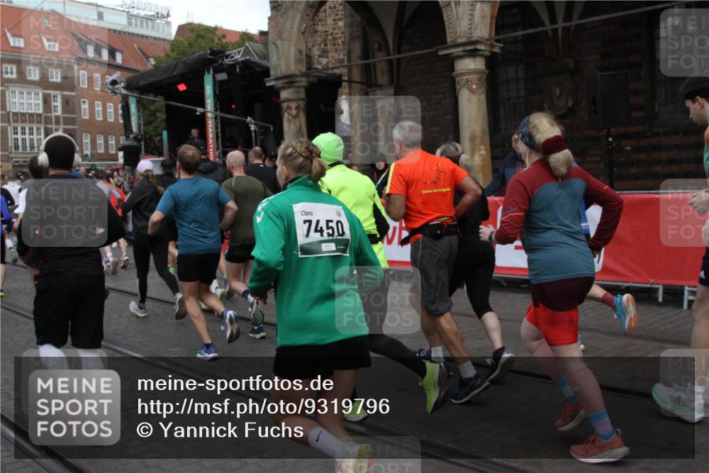 05.10.2025 - 20. swb-Marathon Bremen Yannick Fuchs http://msf.ph/oto/9319796 05.10.2025 11:38:48 Ziel  meine-sportfotos.de