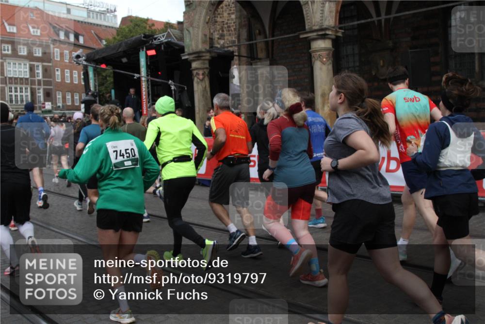 05.10.2025 - 20. swb-Marathon Bremen Yannick Fuchs http://msf.ph/oto/9319797 05.10.2025 11:38:49 Ziel  meine-sportfotos.de