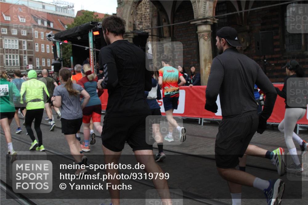 05.10.2025 - 20. swb-Marathon Bremen Yannick Fuchs http://msf.ph/oto/9319799 05.10.2025 11:38:50 Ziel  meine-sportfotos.de