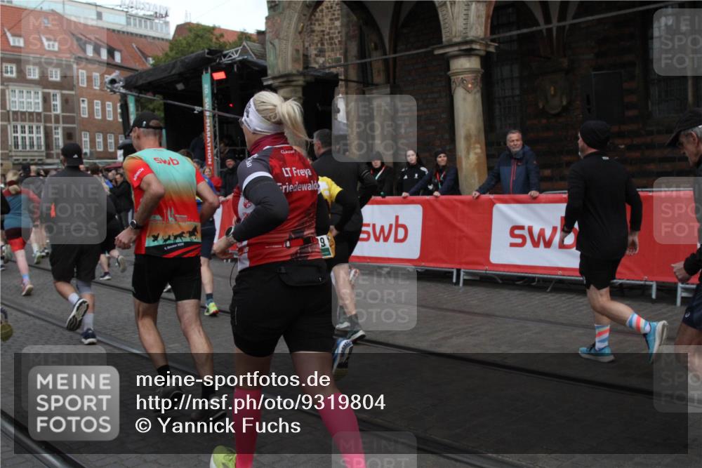 05.10.2025 - 20. swb-Marathon Bremen Yannick Fuchs http://msf.ph/oto/9319804 05.10.2025 11:38:51 Ziel  meine-sportfotos.de