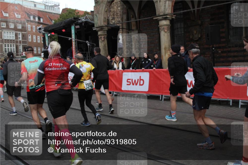 05.10.2025 - 20. swb-Marathon Bremen Yannick Fuchs http://msf.ph/oto/9319805 05.10.2025 11:38:52 Ziel  meine-sportfotos.de