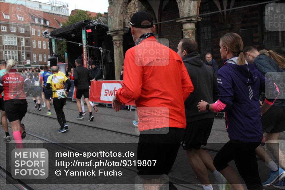 05.10.2025 - 20. swb-Marathon Bremen Yannick Fuchs http://msf.ph/oto/9319807 05.10.2025 11:38:52 Ziel  meine-sportfotos.de