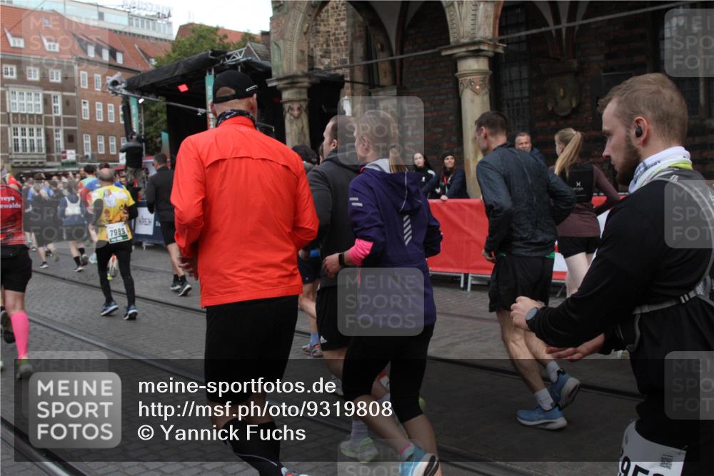 05.10.2025 - 20. swb-Marathon Bremen Yannick Fuchs http://msf.ph/oto/9319808 05.10.2025 11:38:53 Ziel  meine-sportfotos.de