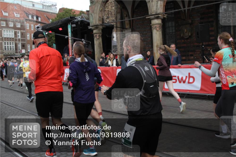 05.10.2025 - 20. swb-Marathon Bremen Yannick Fuchs http://msf.ph/oto/9319809 05.10.2025 11:38:53 Ziel  meine-sportfotos.de