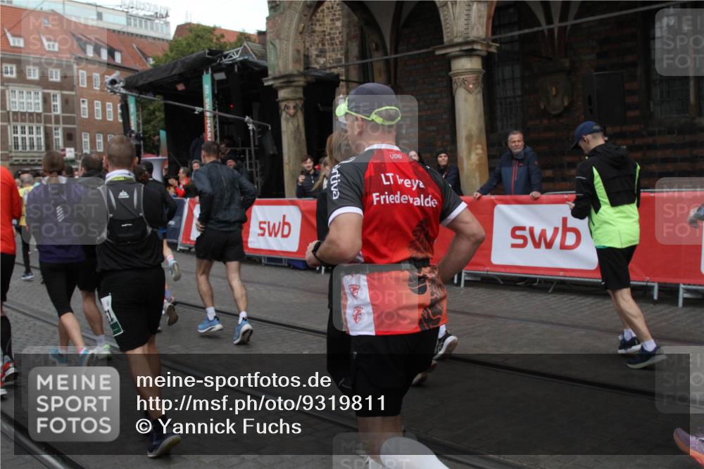 05.10.2025 - 20. swb-Marathon Bremen Yannick Fuchs http://msf.ph/oto/9319811 05.10.2025 11:38:54 Ziel  meine-sportfotos.de