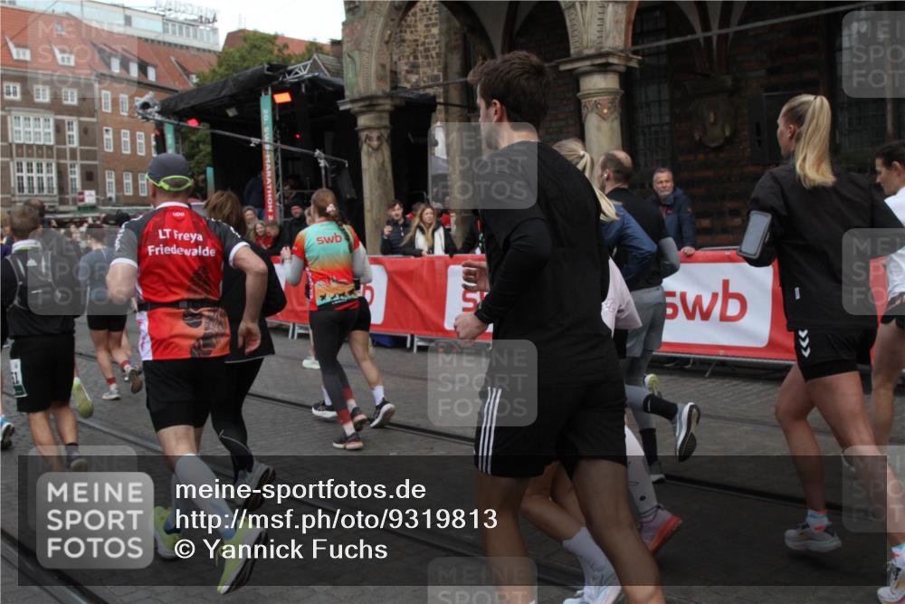 05.10.2025 - 20. swb-Marathon Bremen Yannick Fuchs http://msf.ph/oto/9319813 05.10.2025 11:38:55 Ziel  meine-sportfotos.de