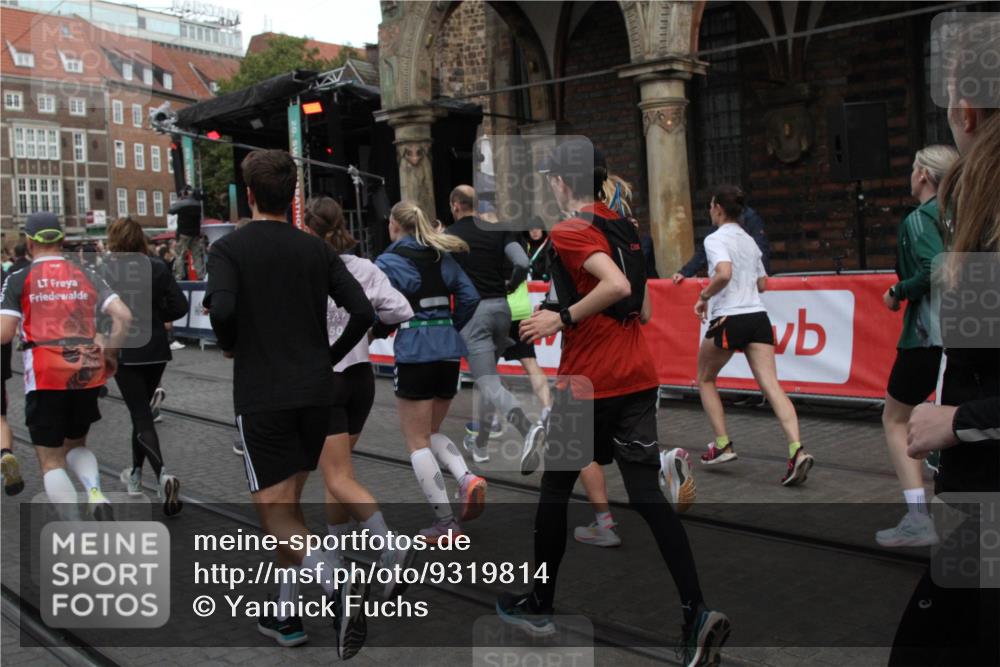 05.10.2025 - 20. swb-Marathon Bremen Yannick Fuchs http://msf.ph/oto/9319814 05.10.2025 11:38:55 Ziel  meine-sportfotos.de