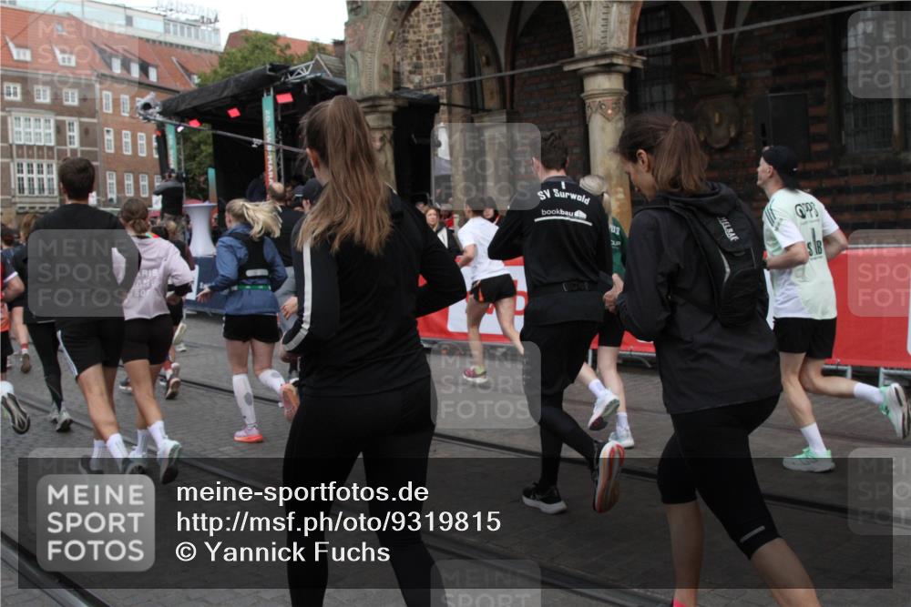 05.10.2025 - 20. swb-Marathon Bremen Yannick Fuchs http://msf.ph/oto/9319815 05.10.2025 11:38:56 Ziel  meine-sportfotos.de