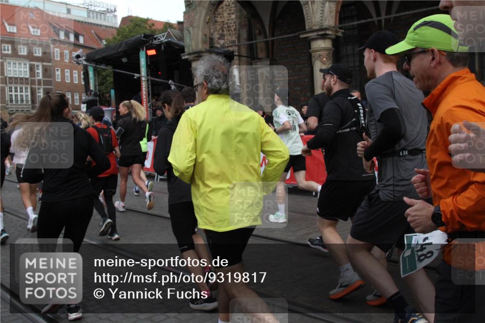 05.10.2025 - 20. swb-Marathon Bremen Yannick Fuchs http://msf.ph/oto/9319817 05.10.2025 11:38:56 Ziel  meine-sportfotos.de