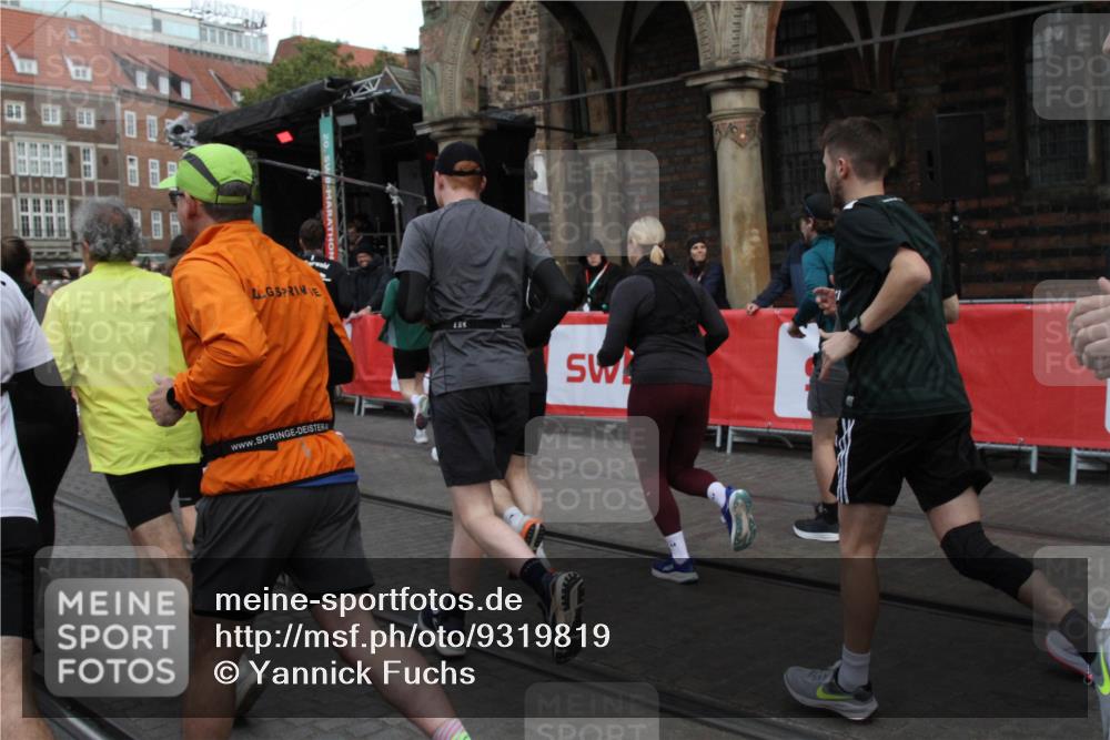 05.10.2025 - 20. swb-Marathon Bremen Yannick Fuchs http://msf.ph/oto/9319819 05.10.2025 11:38:57 Ziel  meine-sportfotos.de
