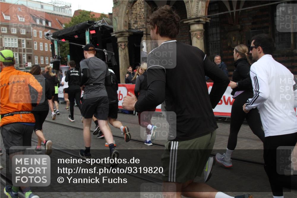05.10.2025 - 20. swb-Marathon Bremen Yannick Fuchs http://msf.ph/oto/9319820 05.10.2025 11:38:57 Ziel  meine-sportfotos.de