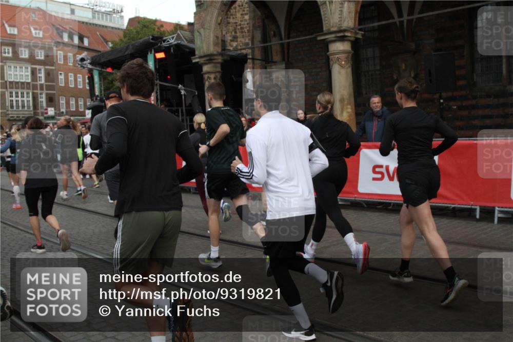 05.10.2025 - 20. swb-Marathon Bremen Yannick Fuchs http://msf.ph/oto/9319821 05.10.2025 11:38:58 Ziel  meine-sportfotos.de