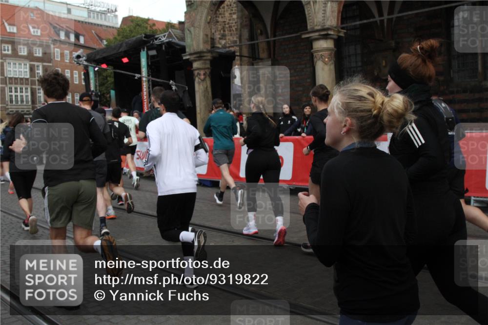 05.10.2025 - 20. swb-Marathon Bremen Yannick Fuchs http://msf.ph/oto/9319822 05.10.2025 11:38:58 Ziel  meine-sportfotos.de