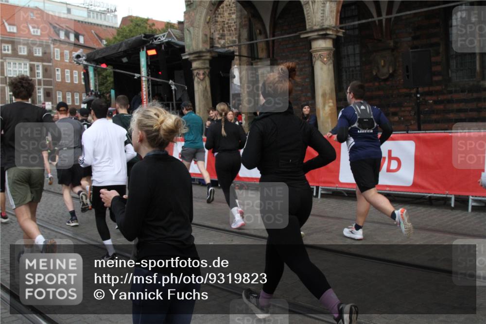 05.10.2025 - 20. swb-Marathon Bremen Yannick Fuchs http://msf.ph/oto/9319823 05.10.2025 11:38:59 Ziel  meine-sportfotos.de