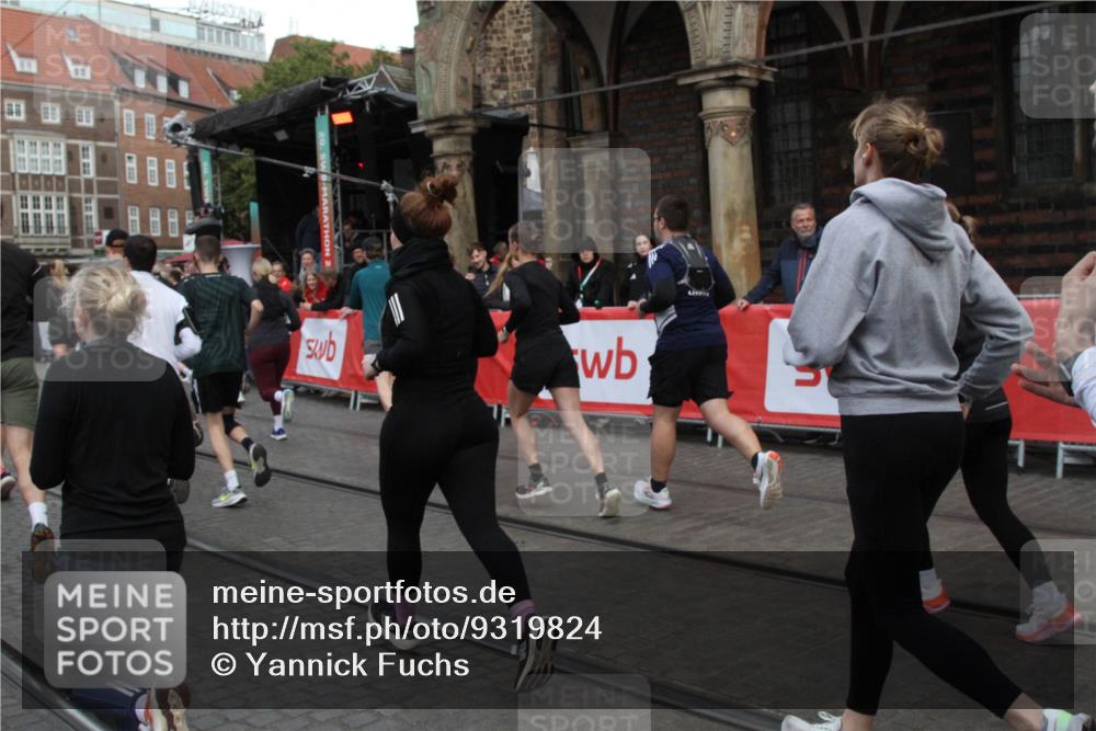 05.10.2025 - 20. swb-Marathon Bremen Yannick Fuchs http://msf.ph/oto/9319824 05.10.2025 11:38:59 Ziel  meine-sportfotos.de