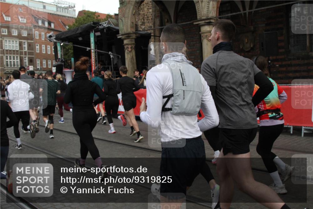 05.10.2025 - 20. swb-Marathon Bremen Yannick Fuchs http://msf.ph/oto/9319825 05.10.2025 11:38:59 Ziel  meine-sportfotos.de