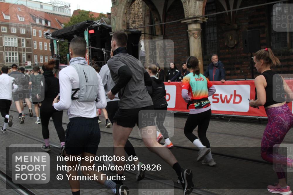 05.10.2025 - 20. swb-Marathon Bremen Yannick Fuchs http://msf.ph/oto/9319826 05.10.2025 11:39:00 Ziel  meine-sportfotos.de