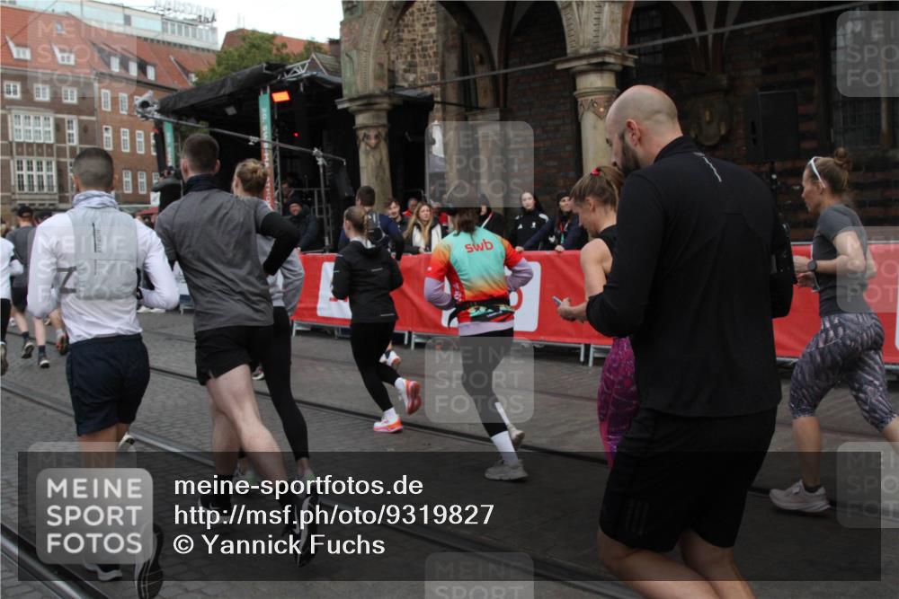 05.10.2025 - 20. swb-Marathon Bremen Yannick Fuchs http://msf.ph/oto/9319827 05.10.2025 11:39:00 Ziel  meine-sportfotos.de