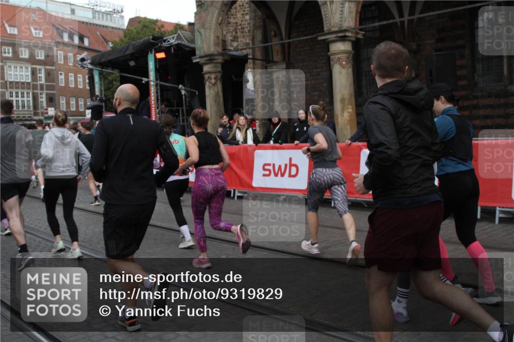 05.10.2025 - 20. swb-Marathon Bremen Yannick Fuchs http://msf.ph/oto/9319829 05.10.2025 11:39:01 Ziel  meine-sportfotos.de