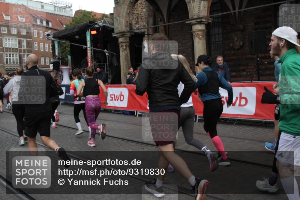 05.10.2025 - 20. swb-Marathon Bremen Yannick Fuchs http://msf.ph/oto/9319830 05.10.2025 11:39:01 Ziel  meine-sportfotos.de