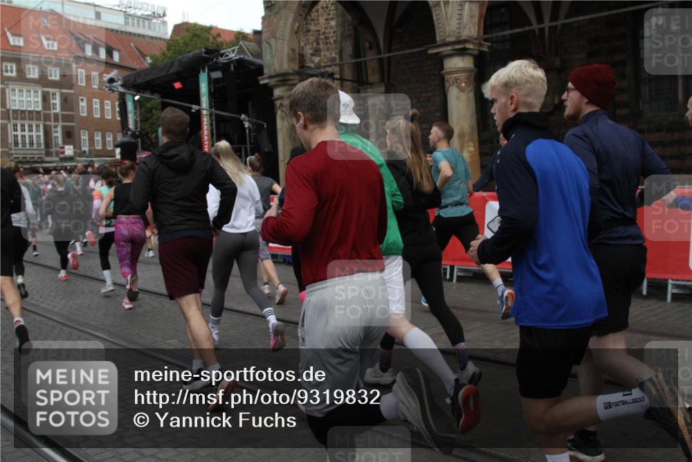 05.10.2025 - 20. swb-Marathon Bremen Yannick Fuchs http://msf.ph/oto/9319832 05.10.2025 11:39:02 Ziel  meine-sportfotos.de