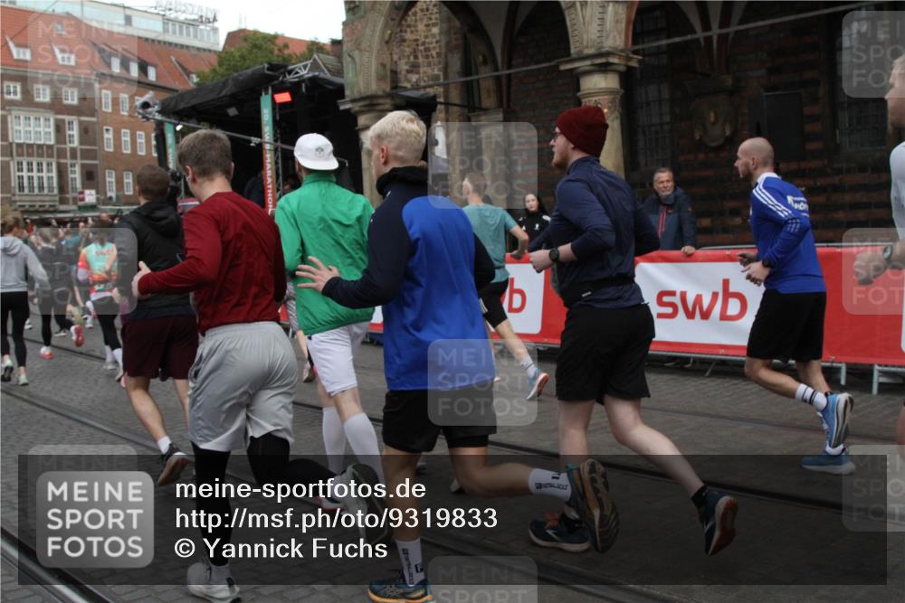 05.10.2025 - 20. swb-Marathon Bremen Yannick Fuchs http://msf.ph/oto/9319833 05.10.2025 11:39:02 Ziel  meine-sportfotos.de