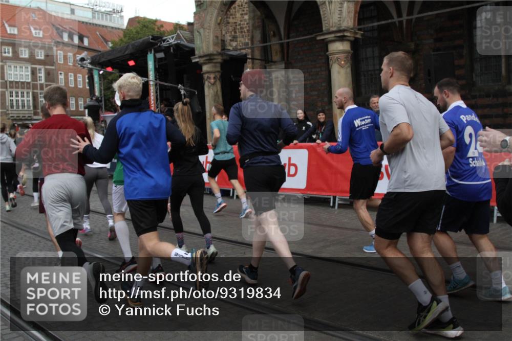 05.10.2025 - 20. swb-Marathon Bremen Yannick Fuchs http://msf.ph/oto/9319834 05.10.2025 11:39:02 Ziel  meine-sportfotos.de