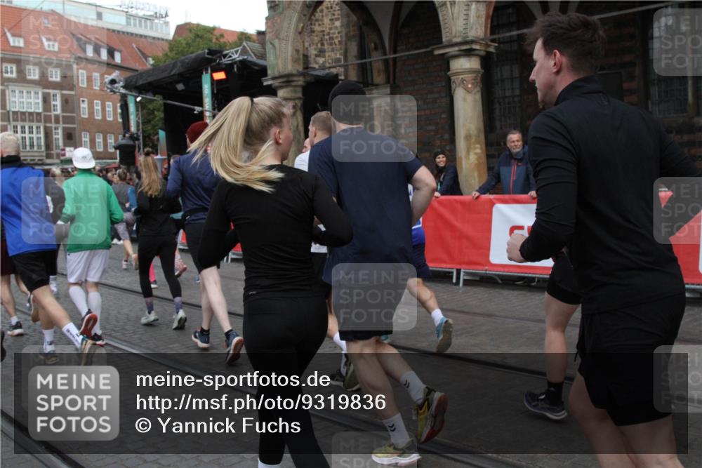 05.10.2025 - 20. swb-Marathon Bremen Yannick Fuchs http://msf.ph/oto/9319836 05.10.2025 11:39:03 Ziel  meine-sportfotos.de