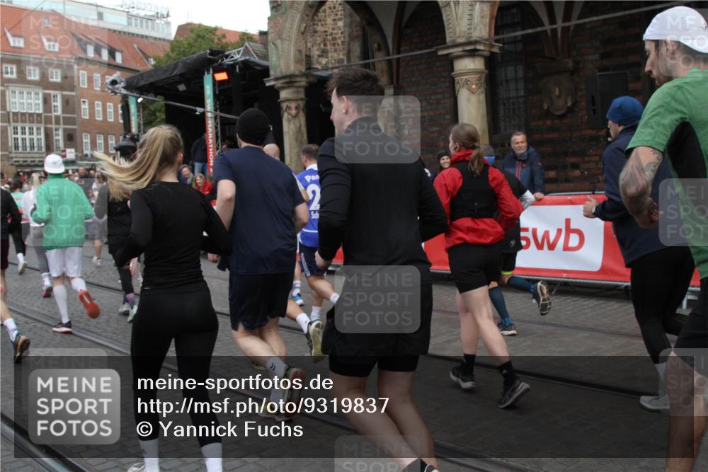 05.10.2025 - 20. swb-Marathon Bremen Yannick Fuchs http://msf.ph/oto/9319837 05.10.2025 11:39:03 Ziel  meine-sportfotos.de